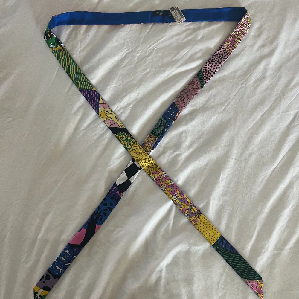 Hermes Silk A Travers Champs Twillon Rose Vif Jaune Bleu